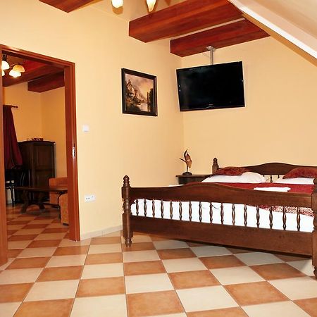 Hotel Pelikan Třeboň Екстериор снимка
