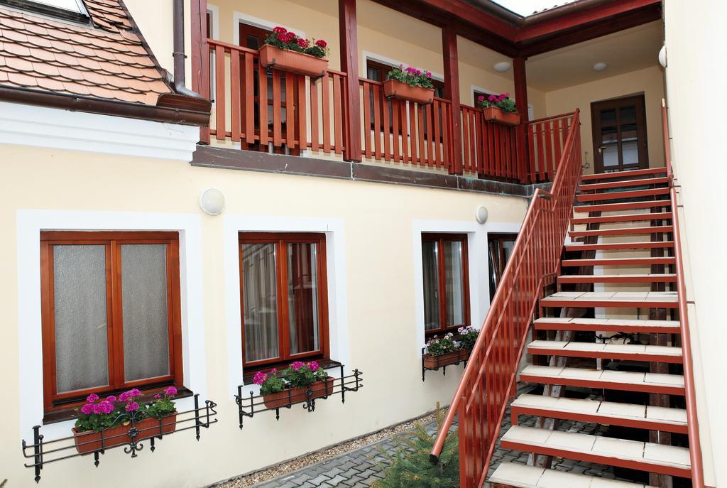 Hotel Pelikan Třeboň Екстериор снимка