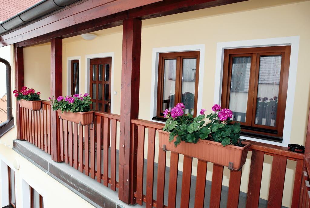 Hotel Pelikan Třeboň Екстериор снимка