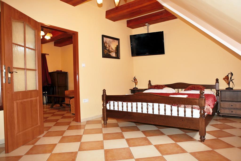 Hotel Pelikan Třeboň Екстериор снимка